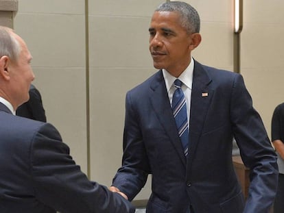 Obama y Putin se saludan antes de su reunión en la cumbre del G-20 en China.