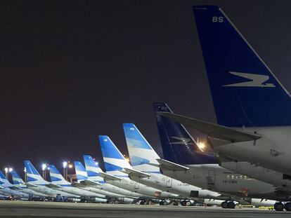 Parte de la flota de Aerolíneas Argentinas en el aeropuerto internacional de Ezeiza, Buenos Aires.