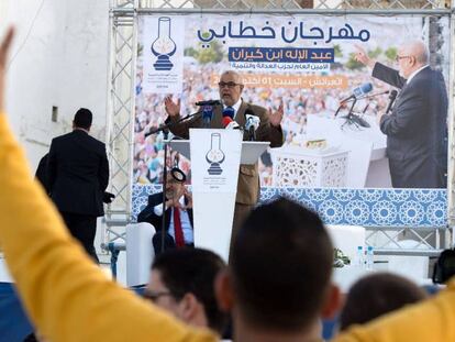 El presidente de Marruecos, el islamista Abdelilá Benkirán, durante un mitin en Larache el pasado 1 de octubre.