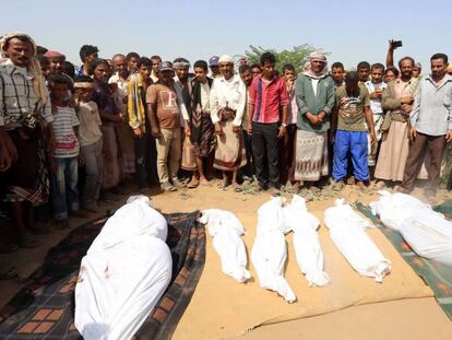 Funeral este domingo en Bajil por una familia muerta en el ataque.