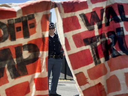 Activista contra Trump durante la convención republicana en Cleveland, el 20 de julio.