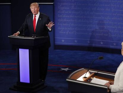 Imagem de terceiro debate presidencial entre Trump e Clinton.