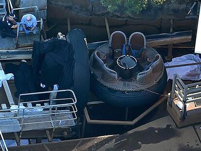 Agentes de la policía investigan el accidente en el parque temético Dreamworld en Coomera (Australia).