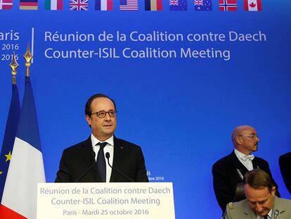 Hollande este martes en la reunión de la coalición internacional contra el ISIS.