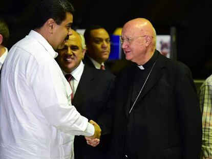Monsenhor Claudio María Celli com Nicolás Maduro.