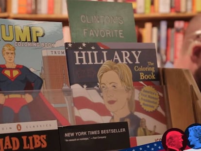 Cómics de Trump y Clinton en una librería de Washington.