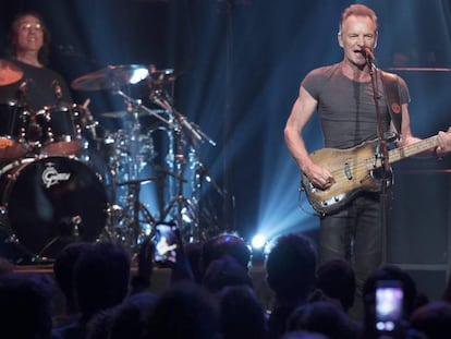 Sting, durante le concierto en la sala Bataclan.