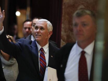 Mike Pence, o futuro vice-presidente, ao chegar na terça-feira na Trump Tower, em Nova York.