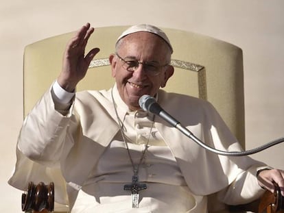 El papa Francisco se dirige a la multitud congregada en la plaza de San Pedro del Vaticano, el pasado miércoles.