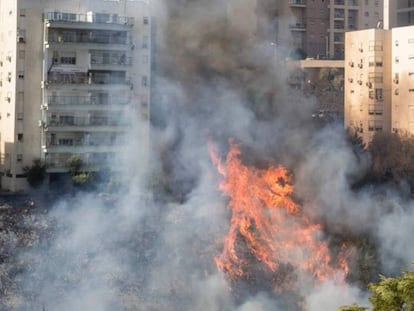 Las llamas se aproximan a barrios residenciales de Haifa, norte de Israel.
