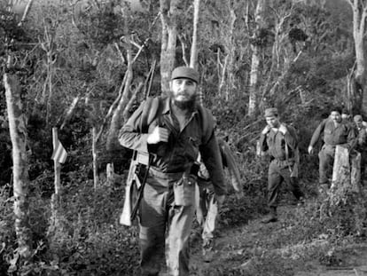El presidente de Cuba Fidel Castro visitando la zona de Sierra Maestra en 1963. ROGER VIOLLET CORDON PRESS