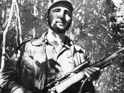 FOTO: Fidel Castro, en 1957. / VÍDEO: Fidel Castro, el guerrillero cubano de Sierra Maestra.