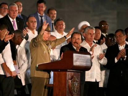 Raúl Castro recibe la ovación del público durante el homenaje póstumo a Fidel