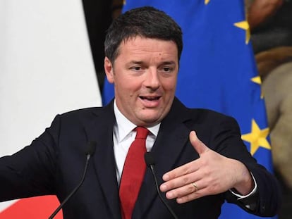 El primer ministro italiano, Matteo Renzi, ofrece una rueda de prensa en el Palacio Chigi, en Roma (Italia), este miércoles.