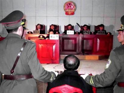 El Tribunal Supremo Popular de China dicta una condena a muerte en 2000.