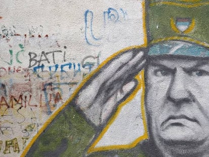 Grafiti de Ratko Mladic, en Belgrado, en 2011, cuando inició el juicio.