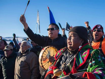 Celebración en la reserva sioux de Standing Rock en Dakota del Norte tras el anuncio.