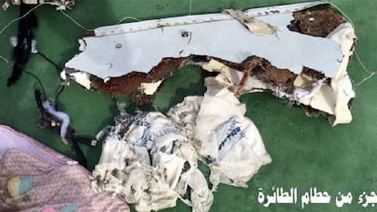 Restos del avión de EgyptAir, que se estrelló el pasado mayo.