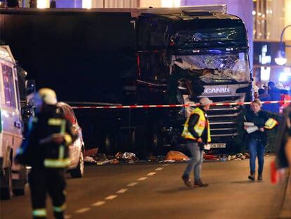 Un camioner mata 12 persones a Berlín i fa reviure la por del terrorisme a Europa