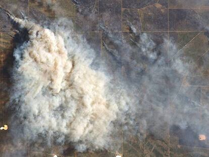 Una imagen satelital muestra el daño provocado por el fuego.
