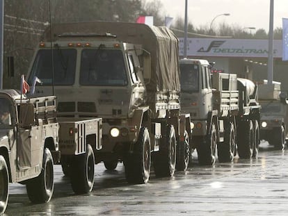 Vehículos militares de Estados Unidos entrando en Polonia este jueves.