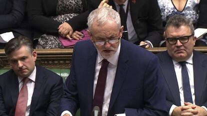 FOTO: El líder laborista, Jeremy Corbyn, en el Parlamento. / VÍDEO: Declaraciones de Corbyn sobre los límites a la migración europea, el pasado miércoles.
