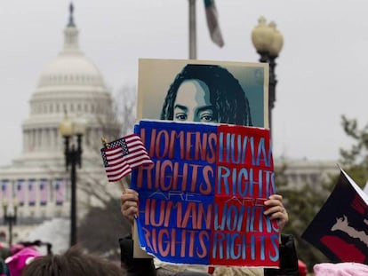 Milhares de pessoas protestam contra Trump.