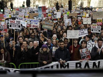 Manifestación contra el veto migratorio de Trump, este sábado en Londres.