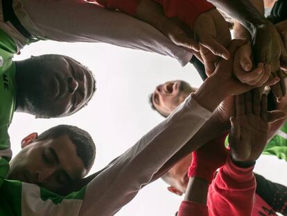 Los jugadores del Alma de África, durante un partido en Alcalá del Valle, el día 19.