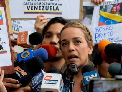Ecuador impide el ingreso de Lilian Tintori para participar en la campaña de la oposición