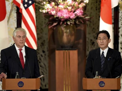 El secretario de Estado de EE UU, Rex Tillerson, este jueves en una rueda de prensa en Tokio junto con su homólogo japonés, Fumio Kishida.