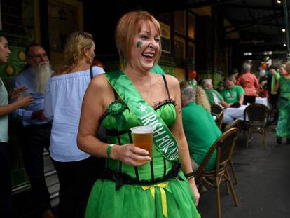 Celebración del St. Patrick's Day, en un hotel en The Rocks, Sídney (Australia).