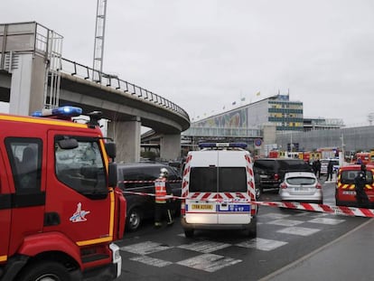 El aeropuerto de París-Orly, acordonado tras el incidente.
