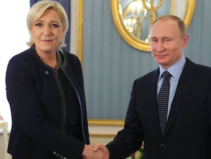 La candidata a la presidencia francesa, Marine Le Pen, junto con el presidente ruso Vladímir Putin este jueves en Moscú.