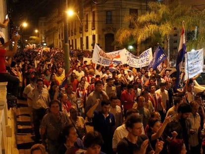 Manifestación en Asunción contra los planes reeleccionistas de Horacio Cartes, el 30 de marzo pasado.
