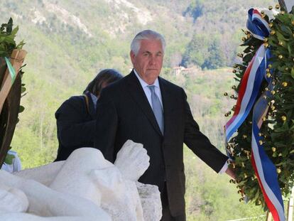 Rex Tillerson en el memorial de Santa' Anna di Stazzema, este lunes.