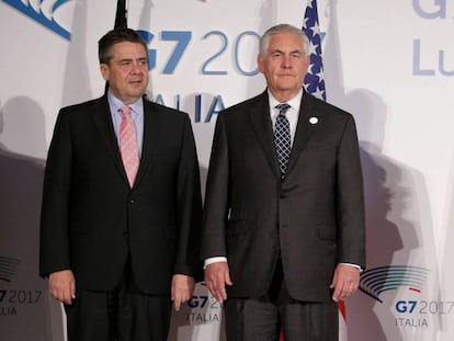El ministro de Exteriores alemán, Sigmar Gabriel (izquierda), el secretario de Estado de EEUU, Rex Tillerson y la ministra de Exteriores canadiense, Chrystia Freeland, en la reunión del G7 en Lucca este martes.