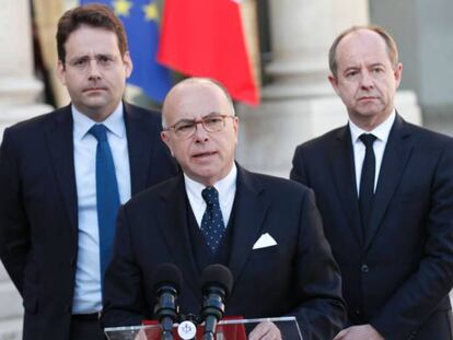 O primeiro-ministro, Bernard Cazeneuve, depois da reunião do Conselho de Defesa