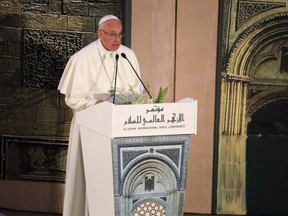 El Papa Francisco durante su discurso en la universidad Al Azhar, en El Cairo, este viernes.