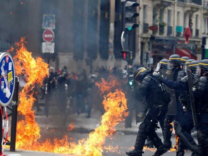 Disturbios en la Plaza de la Bastilla en la marcha del Día del Trabajo.
