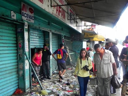 Locales saqueados en Valencia, Venezuela.