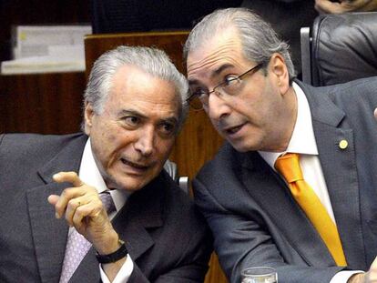 El presidente brasileño, Michel Temer, habla con el corrupto Eduardo Cunha cuando éste era aún presidente de la Cámara de los diputados. En vídeo, las protestas contra Temer.