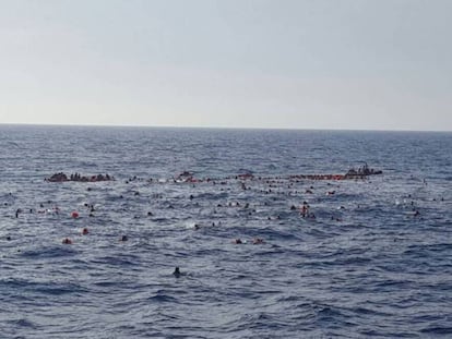 Naufragio a unas 30 millas de la costa de Libia.