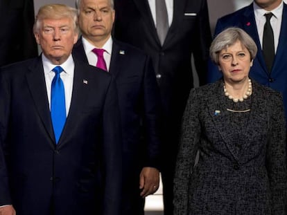 El presidente de Estados Unidos, Donald Trump, junto a la primera ministra británica, Theresa May, en Bruselas.