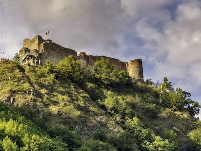 El castillo Poenari, en la zona de los Cárpatos conocida como los Alpes de Transilvania, en Rumanía. GETTY IMAGES