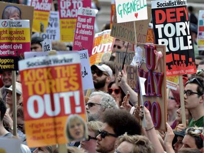 Protesta el sábado a las puertas de Downing Street.