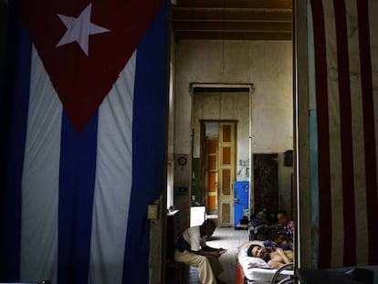 Una casa en La Habana durante la emisión del discurso de Trump.