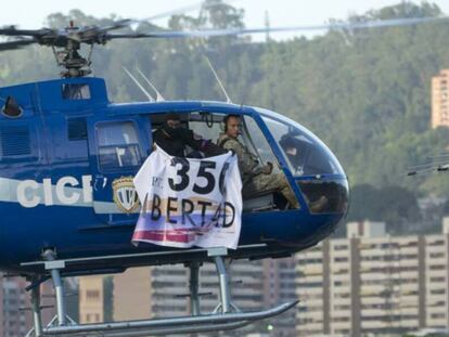 El helicóptero, durante el ataque al Supremo.