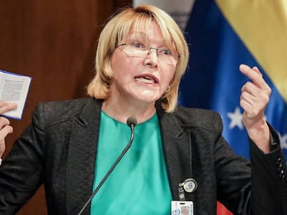 Luisa Ortega, en rueda de prensa este miércoles en Caracas. En vídeo, la fiscal general denuncia el "terrorismo de Estado" en Venezuela.