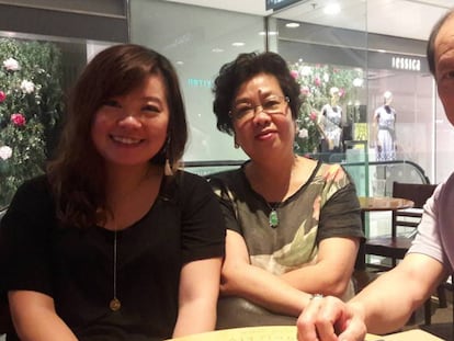 Los miembros de la familia Hui, este jueves en Hong Kong. En vídeo, así volvió Hong Kong a manos de China.